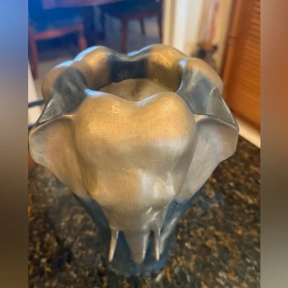 Vintage Design Toscano Artistic Elephant Motif Vase in Black & Gold